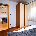 Apartament In With Balcony, Air Condition, Wifi Lopar