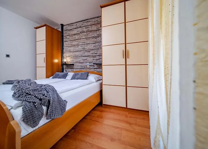 In With Balcony, Air Condition, Wifi Apartament Lopar