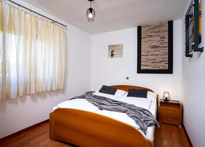 In With Balcony, Air Condition, Wifi Apartament *